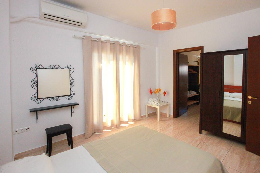 Kallisti Apartments Skiathos Town Room photo