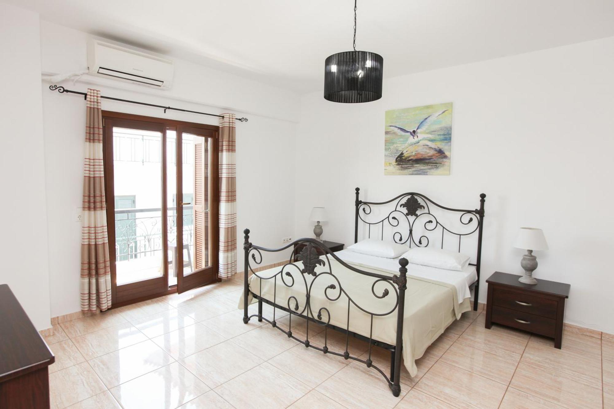 Kallisti Apartments Skiathos Town Room photo